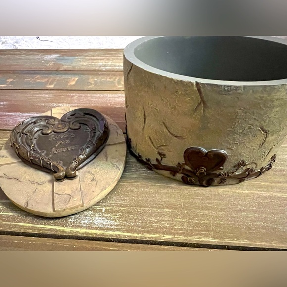 Vintage Gothic Jewelry Box and Decor - Picture 2 of 8